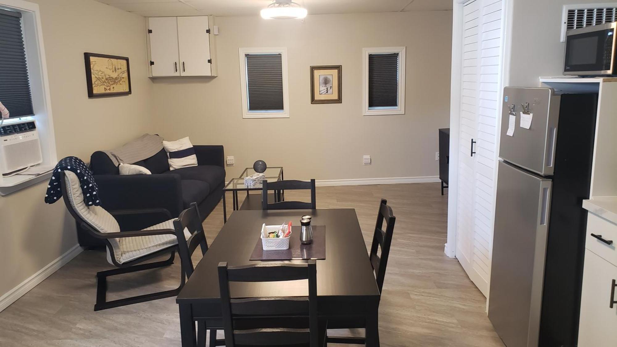 Cozy Home On A Quiet Street Minutes To Dt Kingston Bagian luar foto