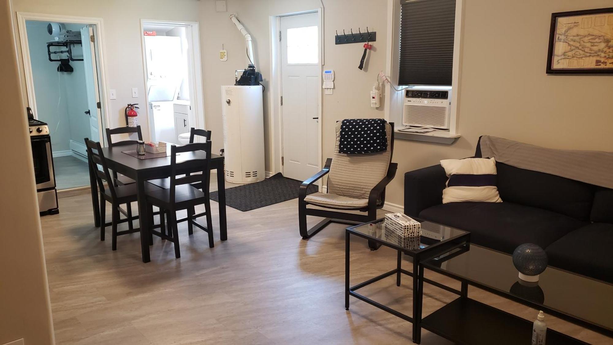Cozy Home On A Quiet Street Minutes To Dt Kingston Bagian luar foto